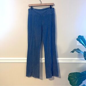 Chatoyant Women’s Mineral Wash Flare Leggings Size L Bottoms Slits Blue
